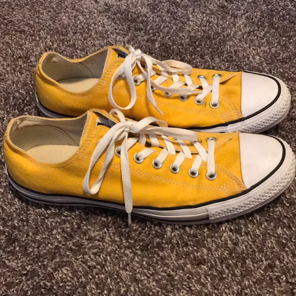 converse chuck taylors low